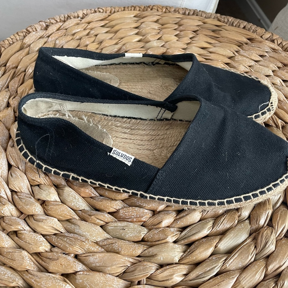 Soludos womens size 8 smoking slipper. Black canvas